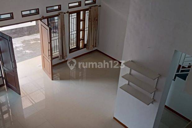 Rumah Bagus Terawat di Jalan Cipedes Tengah, Bandung 