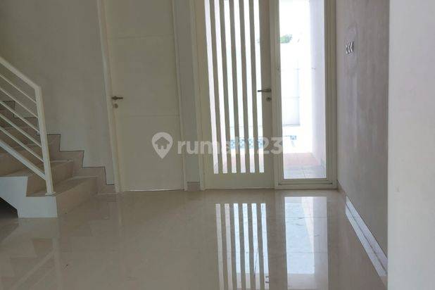 Jual rumah baru siap huni ada kolam renang pribadi lokasi dekat tol sidoarjo (safira garden)
