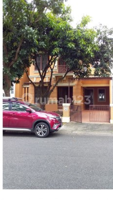 Dhbe. Rumah Dijual di Jl. Boulevard Bahama Deltamas Cikarang