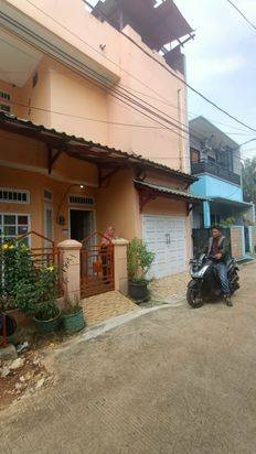 RUMAH SECONDARY SEMI FURNISH 4 KAMAR DALAM PERUMAHAN DI GALAXY 