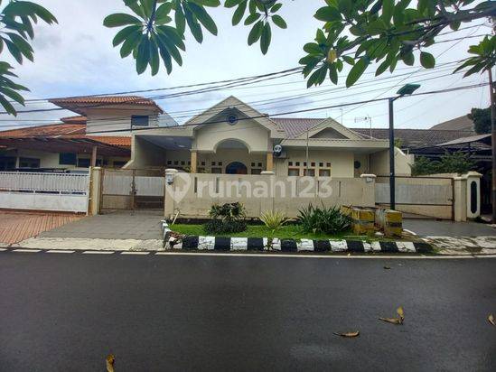 RUMAH LUAS & TERAWAT 4 KAMAR DALAM PERUMAHAN ELIT DI BILLYMOON