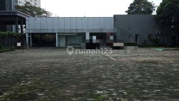 Showroom Dan Bengkel di Jalan Raya Pasar Minggu Jakarta Selatan
