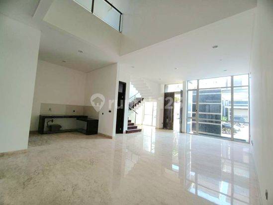 Rumah 3 Lantai di Golf Island PIK siap huni