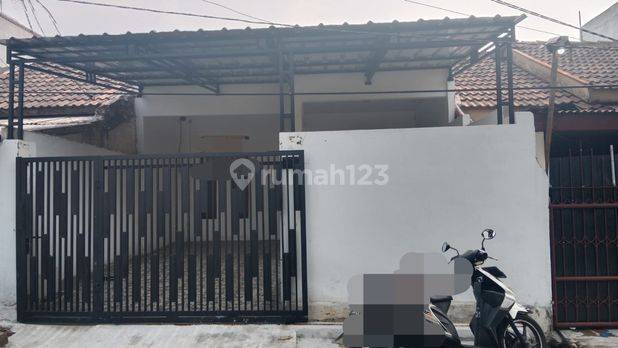 Rumah di Perum Harapan Baru. 1 Perbatasan Dgn Jaktim 