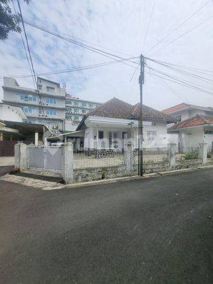 Rumah Lama Posisi Hook Lokasi Strategis di Sayap Jl Riau Bandung