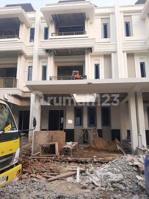 Jual cepat Rumah baru di Cluster Winona Alam Sutra 