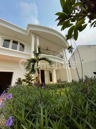 Jual rumah di Jl Gaharu terusan Cilandak SHM 2 Lantai Bagus