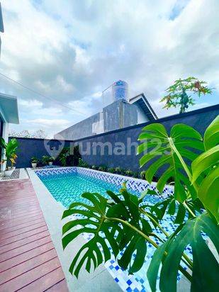 Rumah 2 Lantai + Kolam Renang Di Jalan Raya Tajem