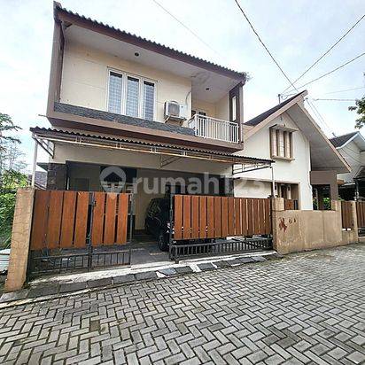 Full Furnished, Rumah 2 Lantai Dekat Mall Amplaz Jogja