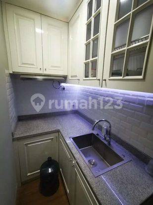 Jual cepat Apartemen French Walk 2 Kamar Tidur Semi Furnished