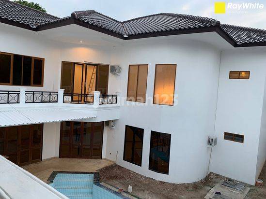 Rumah Mewah Paviliun Dan Pool