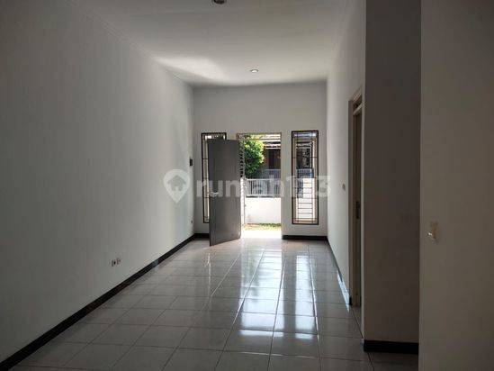 Rumah Siap huni Bagus di Taman kopo indah 3