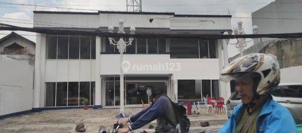 Kantor Hadap Jalan Raya Utama Dengan Luas 1600m2 di Jakarta Selatan