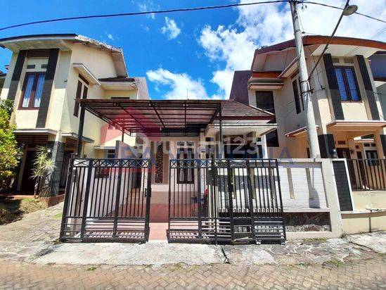 Rumah Villa Full Furnished Di Kusuma Pesanggrahan Kota Batu