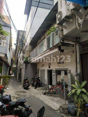 Dijual Tempat Usaha / Tinggal Pintu Kecil 1