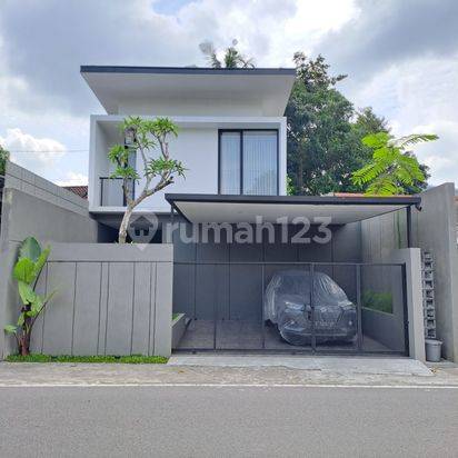 Rumah Elegan Industrial Siap Huni dekat Kampus UII