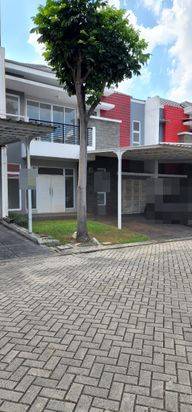 Rumah Hadap Danau di Cluster Amerika Latin Green Lake City