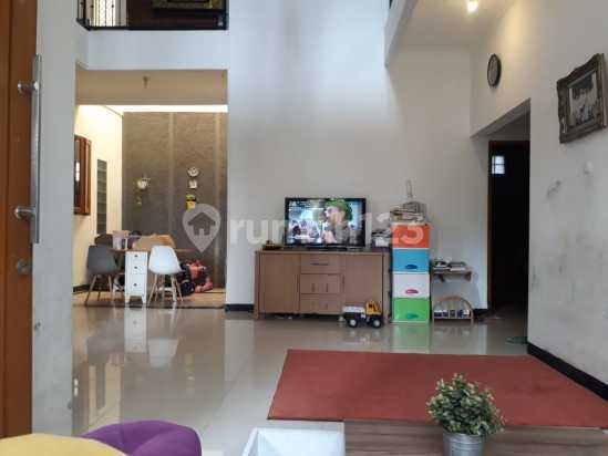 Rumah minimalis 2 Lantai sirkulasi bagus di Metro Margahayu raya