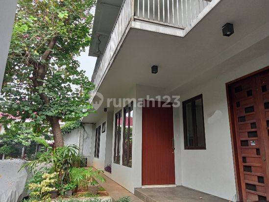 Rumah modern minimalis, dalam komplek, hadap utara, lokasi sangat tenang, penjagaan satpam 24 jam