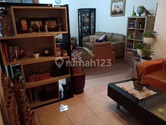 Rumah di Tanjungsari asri Antapani Sudah Renovasi SHM hadap Timur