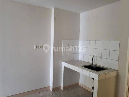 Dijual cepat 2kt Apartemen view pool The Springlake Summarecon Bekasi 
