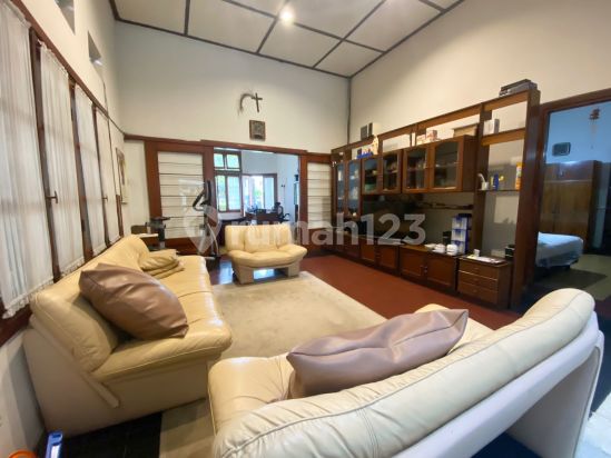 Rumah Langka Strategis di Sayap Riau Ll. Re Martadinata, Bandung