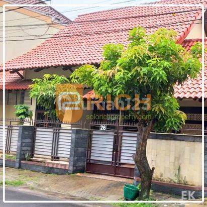 Rumah 2 Lantai Tengah Kota Solo Akses Simpangan 2 Mobil