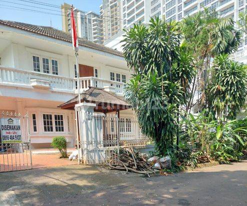 Disewa Rumah Lokasi Tenang Exclusive di Jl. Mutiara 1, Permata Hijau, Jakarta Selatan