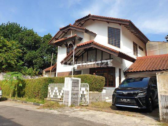 Rumah 2 Lantai Bagus Unfurnished SHM di Griya Mas Pasteur, Bandung