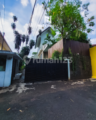 Rumah Dalam Townhouse di Kemang, Jakarta Selatan