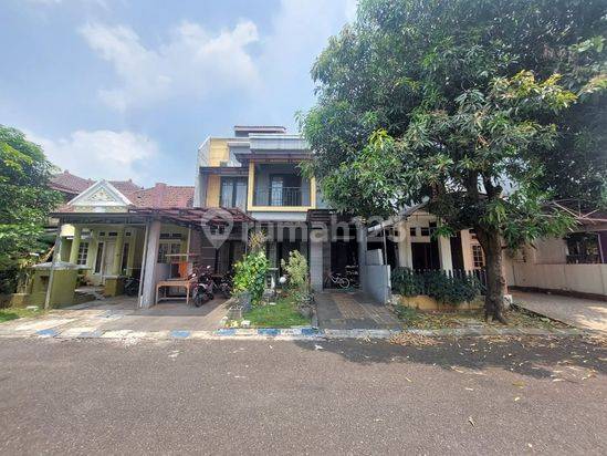 Rumah 2 lantai siap huni rapi terawaat 