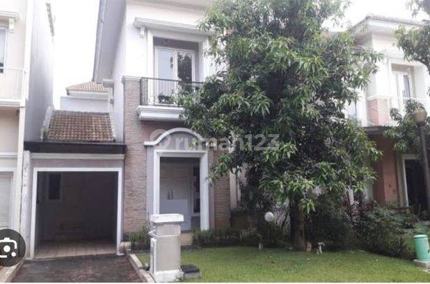 Rumah 2 lantai siap huni rapi terawat 