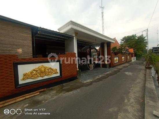 RUMAH MEWAH BARAT KOTA JOGJA TEMPEL
