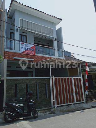 Rumah 2 lt Dekat Stasiun L. Agung Dengan 3 K.Tidur & 2 K.Mandi