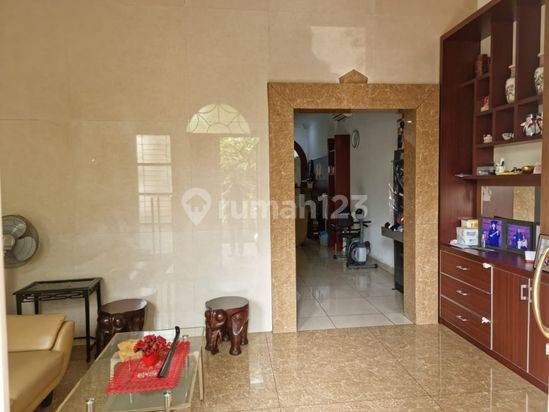 Rumah Bagus Semi 2 Lantai di Katamaran Pik