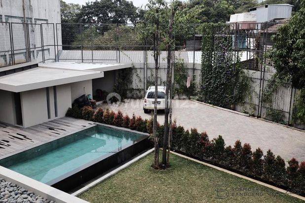 Dijual Rumah Mewah Lux Kolam Renang Bisa Usaha di Sayap Dago