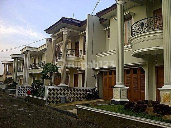 Disewakan Rumah Mewah 2 Lantai Furnished, Dalam Townhouse di Petukangan Selatan, Pesanggrahan