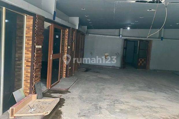 Ruang usaha di pinggir jalan Pondok Karya, Pondok aren