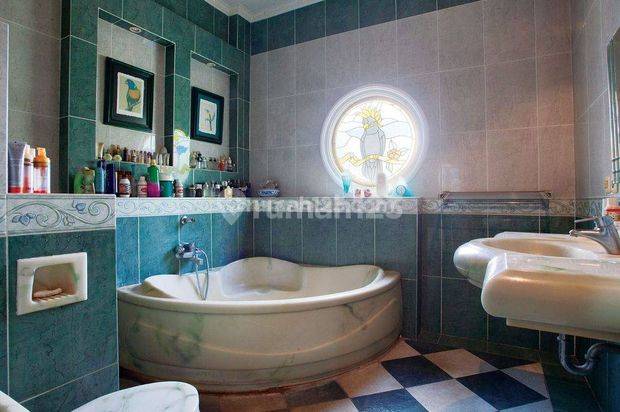 Rumah di Bintaro ,uk 18x30m, Semi Furnish, Shm, Tangerang Selatan
