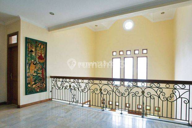 Rumah di Bintaro ,uk 18x30m, Semi Furnish, Shm, Tangerang Selatan