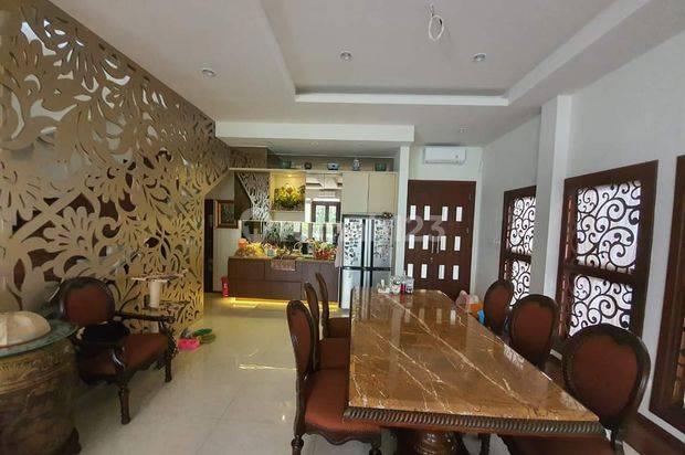 Rumah mewah furnished di Menteng sektor 7 SHM