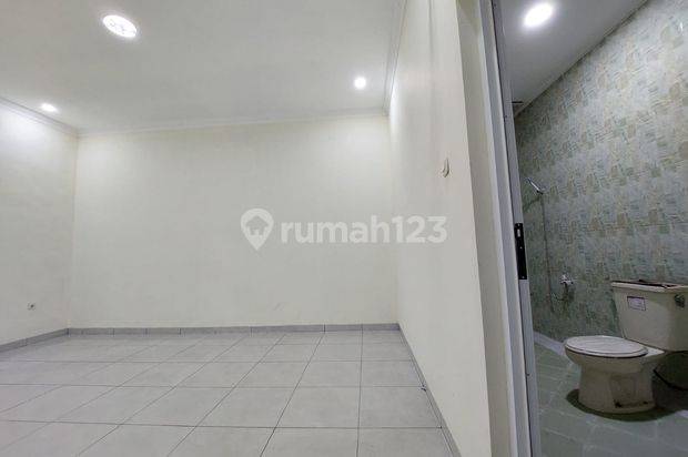 Rumah bangunan baru di Perumahan p&k 2 Lantai SHM