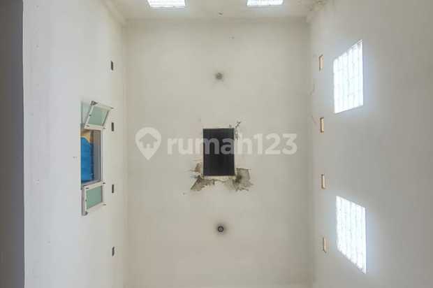Rumah 2 Lantai SHM di Surabita Cisauk Tangerang