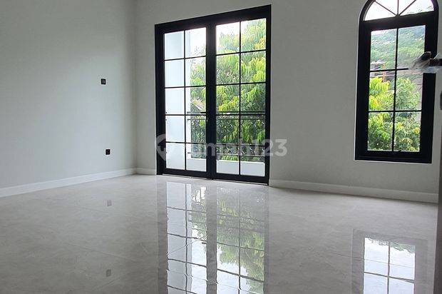 RUMAH FULL CLUSTER  MEWAH DI SCBD BSD CITY, SIAP HUNI, ASRI ,DEKAT AKSES TOL
