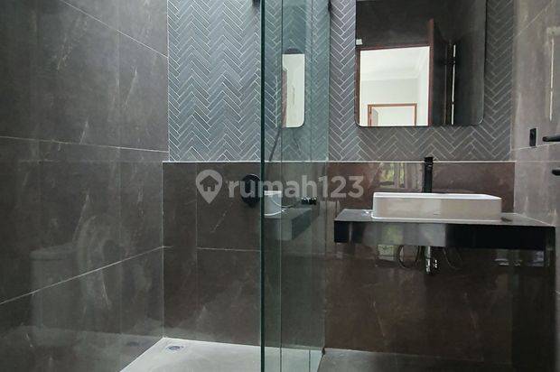 RUMAH FULL CLUSTER  MEWAH DI SCBD BSD CITY, SIAP HUNI, ASRI ,DEKAT AKSES TOL
