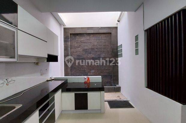 Rumah Asri Sejuk Terawat di Sayap Setiabudi Gegerkalong Dkt KPAD