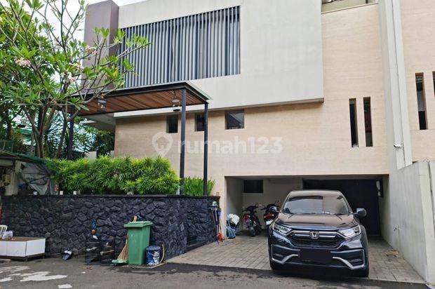 Cluster, 3 Lantai, Spool, Mewah, Semi Furnished SHM di Cipete , Jakarta Selatan