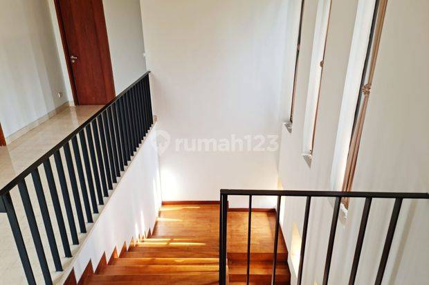 Cluster, 3 Lantai, Spool, Mewah, Semi Furnished SHM di Cipete , Jakarta Selatan