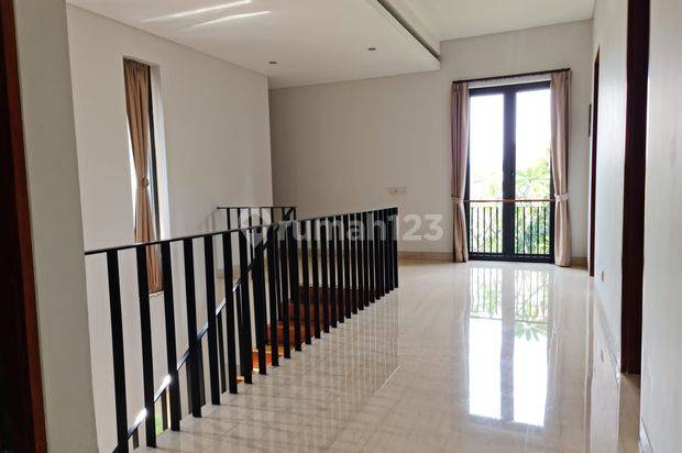 Cluster, 3 Lantai, Spool, Mewah, Semi Furnished SHM di Cipete , Jakarta Selatan