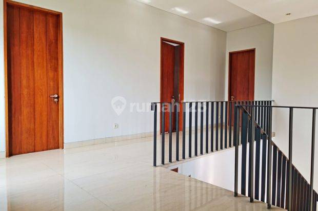 Cluster, 3 Lantai, Spool, Mewah, Semi Furnished SHM di Cipete , Jakarta Selatan